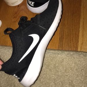 Black nike shoes